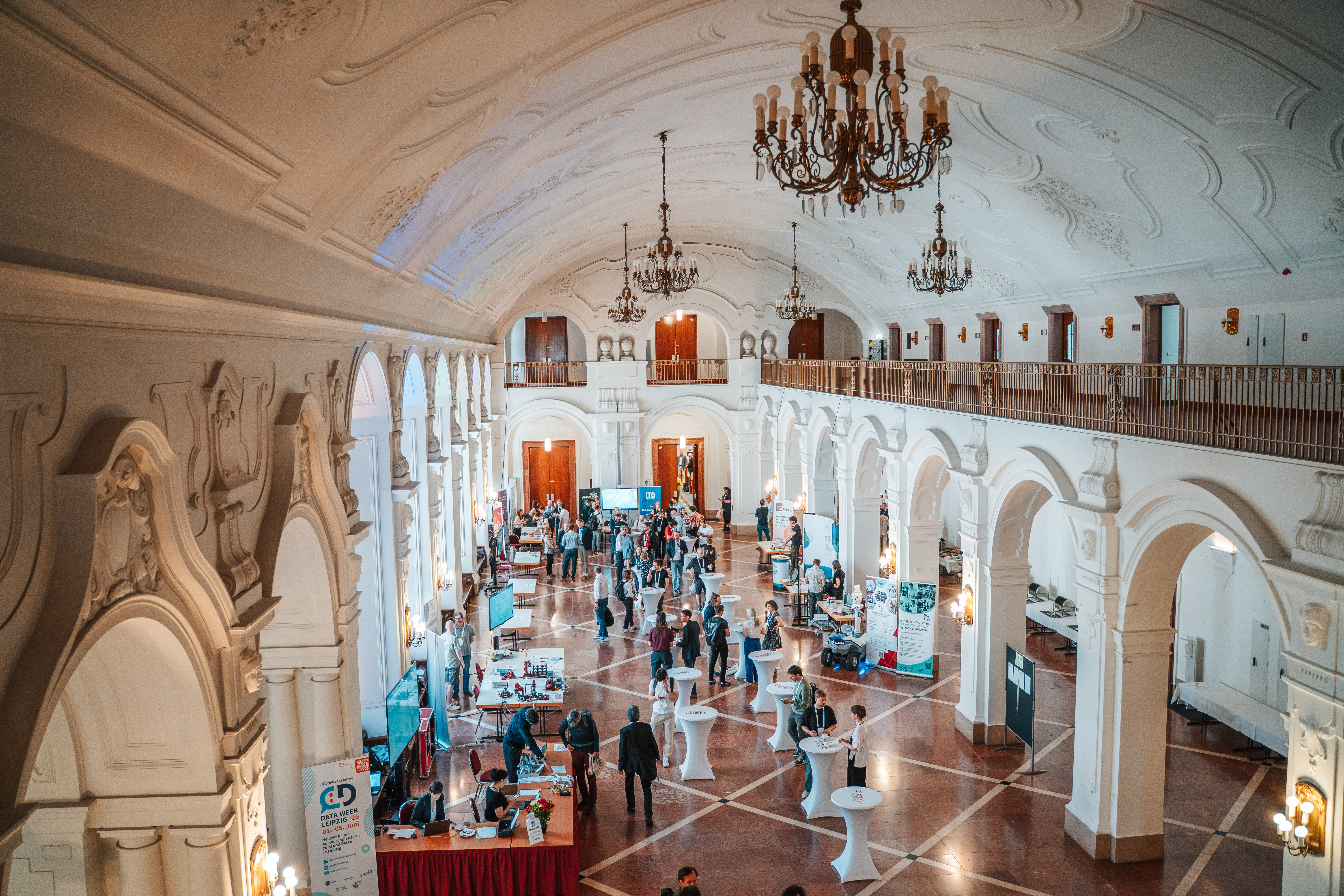 Bild des Ausstelungsbereichs der Dataweek 2026 in der Wandelhalle.